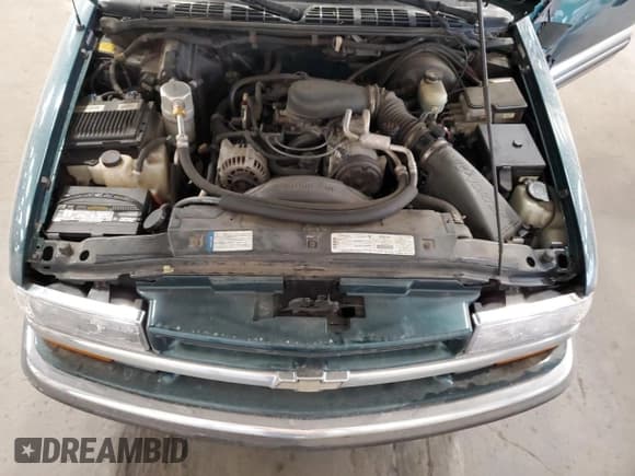 ✅ 1998 Chevrolet Blazer LS • VIN: 1GNDT13W2W2263240 • Lot: 56915955. Wystawiony na Copart z przebiegiem Nie podano. Bezpłatny archiwum sprzedaży aukcyjnych z USA i szczegółowy raport historii pojazdu na DreamBid. Zdjęcie 12.