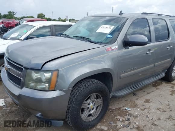 ✅ 2008 Chevrolet Suburban 3LT • VIN: 1GNFC16J88J220734 • Lot: 43279548. Listed on IAAI with 200,040 mi. Free auction sales archive from the USA and detailed vehicle history report at DreamBid. Image 2.