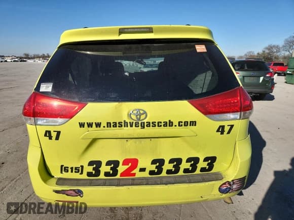 ✅ 2014 Toyota Sienna LE • VIN: 5TDKK3DC7ES476629 • Lot: 92272105. Wystawiony na Copart z przebiegiem 258 506 mil. Bezpłatny archiwum sprzedaży aukcyjnych z USA i szczegółowy raport historii pojazdu na DreamBid. Zdjęcie 6.