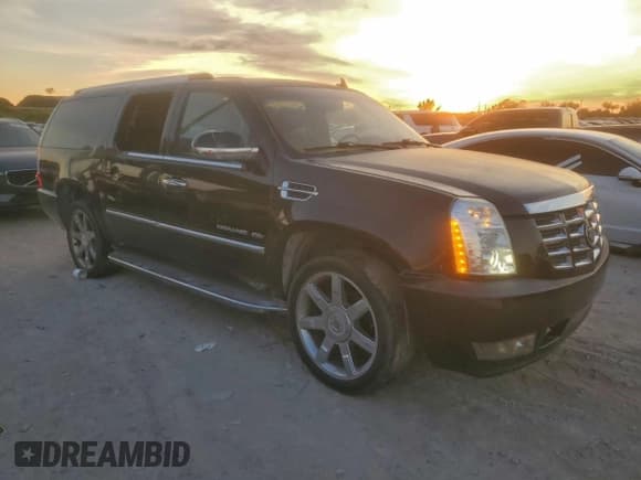 ✅ 2014 Cadillac Escalade ESV Luxury • VIN: 1GYS4HEF2ER156353 • Lot: 95387375. Listed on Copart with 121,594 mi. Free auction sales archive from the USA and detailed vehicle history report at DreamBid. Image 4.