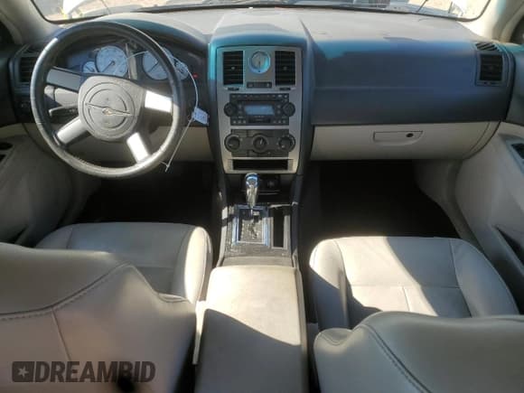 ✅ 2005 Chrysler 300 Touring • VIN: 2C3JA53G75H595704 • Лот: 85102125. Опубликован ранее на Copart с пробегом 226 056 миль. Бесплатный доступ к архиву аукционных продаж из США и подробный отчёт об истории автомобиля на DreamBid. Изображение 8.