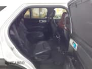 ✅ 2020 Ford Explorer Platinum • VIN: 1FM5K8HC0LGC25412 • Lot: 41874262. Wystawiony na IAAI z przebiegiem 58 514 mil. Bezpłatny archiwum sprzedaży aukcyjnych z USA i szczegółowy raport historii pojazdu na DreamBid. Zdjęcie 8.