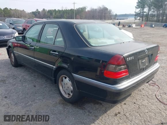 ✅ 1998 Mercedes-Benz C 230/260/280/320 • VIN: WDBHA23G9WA639273 • Lot: 41721769. Wystawiony na IAAI z przebiegiem 149 142 mil. Bezpłatny archiwum sprzedaży aukcyjnych z USA i szczegółowy raport historii pojazdu na DreamBid. Zdjęcie 3.