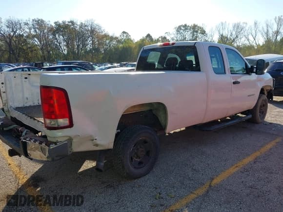 ✅ 2008 Chevrolet Silverado 2500HD Work Truck • VIN: 1GCHC29K78E129166 • Lot: 43641057. Wystawiony na IAAI z przebiegiem 329 201 mil. Bezpłatny archiwum sprzedaży aukcyjnych z USA i szczegółowy raport historii pojazdu na DreamBid. Zdjęcie 4.