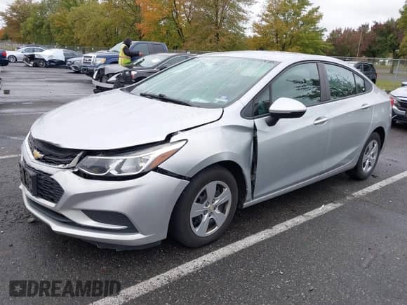2018 Chevrolet Cruze LS с VIN 1G1BC5SM3J7125850, выставлен на аукционе IAAI как лот 43408913 с пробегом 135 200 миль миль и . История ставок и продаж доступна на DreamBid. Изображение 18.