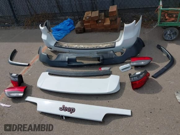 ✅ 2018 Jeep Grand Cherokee Trailhawk • VIN: 1C4RJFLG6JC270155 • Лот: 43582906. Опубликован ранее на IAAI с пробегом 85 450 миль. Бесплатный доступ к архиву аукционных продаж из США и подробный отчёт об истории автомобиля на DreamBid. Изображение 12.