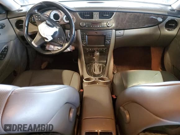 ✅ 2011 Mercedes-Benz CLS 550 • VIN: WDDDJ7CB5BA171172 • Lot: 42649585. Wystawiony na Copart z przebiegiem 118 422 mil. Bezpłatny archiwum sprzedaży aukcyjnych z USA i szczegółowy raport historii pojazdu na DreamBid. Zdjęcie 8.