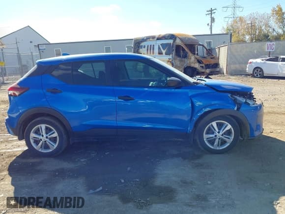 ✅ 2022 Nissan Kicks S • VIN: 3N1CP5BV7NL513127 • Lot: 43532125. Wystawiony na IAAI z przebiegiem 50 379 mil. Bezpłatny archiwum sprzedaży aukcyjnych z USA i szczegółowy raport historii pojazdu na DreamBid. Zdjęcie 13.