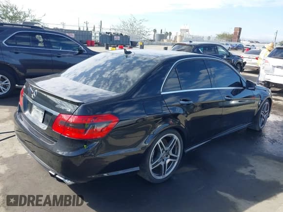 ✅ 2010 Mercedes-Benz E 63 AMG • VIN: WDDHF7HBXAA162896 • Лот: 41698765. Опубликован ранее на IAAI с пробегом 137 519 миль. Бесплатный доступ к архиву аукционных продаж из США и подробный отчёт об истории автомобиля на DreamBid. Изображение 4.