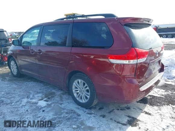✅ 2011 Toyota Sienna XLE AAS • VIN: 5TDYK3DC1BS112132 • Lot: 41376800. Listed on IAAI with 161,806 mi. Free auction sales archive from the USA and detailed vehicle history report at DreamBid. Image 3.