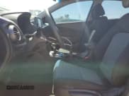 ✅ 2020 Hyundai Kona SE • VIN: KM8K12AA4LU506514 • Lot: 46989344. Wystawiony na Copart z przebiegiem 55 826 mil. Bezpłatny archiwum sprzedaży aukcyjnych z USA i szczegółowy raport historii pojazdu na DreamBid. Zdjęcie 7.