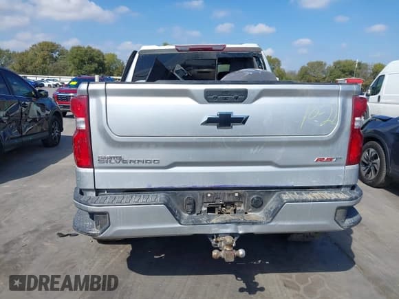 ✅ 2021 Chevrolet Silverado 1500 RST • VIN: 3GCUYEED3MG242351 • Lot: 43555641. Wystawiony na IAAI z przebiegiem 65 009 mil. Bezpłatny archiwum sprzedaży aukcyjnych z USA i szczegółowy raport historii pojazdu na DreamBid. Zdjęcie 16.
