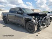 ✅ 2024 Toyota Tundra SR5 • VIN: 5TFLA5AB9RX041528 • Lot: 82237945. Wystawiony na Copart z przebiegiem 15 949 mil. Bezpłatny archiwum sprzedaży aukcyjnych z USA i szczegółowy raport historii pojazdu na DreamBid. Zdjęcie 4.