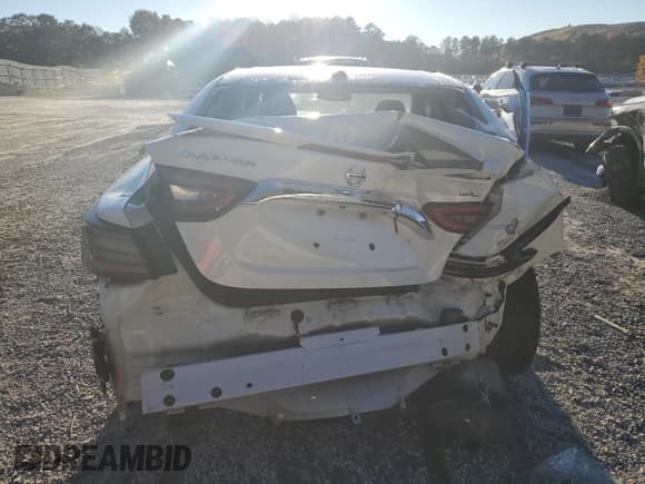 ✅ 2019 Nissan Maxima SR • VIN: 1N4AA6AV2KC365236 • Lot: 89644525. Wystawiony na Copart z przebiegiem 96 024 mil. Bezpłatny archiwum sprzedaży aukcyjnych z USA i szczegółowy raport historii pojazdu na DreamBid. Zdjęcie 6.