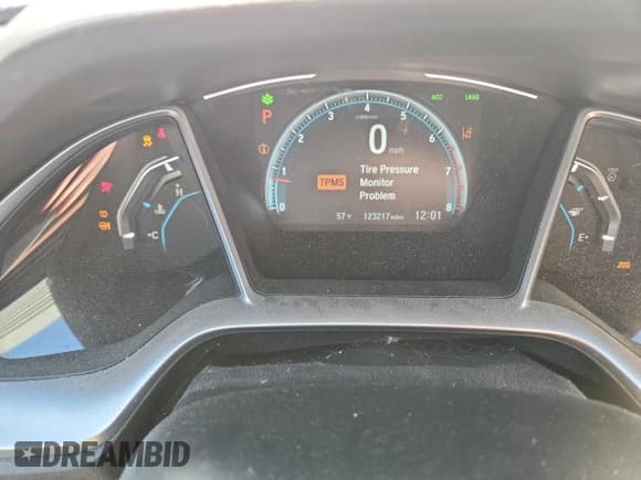 ✅ 2017 Honda Civic Touring • VIN: 2HGFC3B9XHH351179 • Lot: 85548995. Listed on Copart with 123,217 mi. Free auction sales archive from the USA and detailed vehicle history report at DreamBid. Image 9.