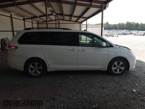 ✅ 2014 Toyota Sienna LE • VIN: 5TDKK3DC6ES508311 • Lot: 43235557. Listed on IAAI with 253,129 mi. Free auction sales archive from the USA and detailed vehicle history report at DreamBid. Image 13.