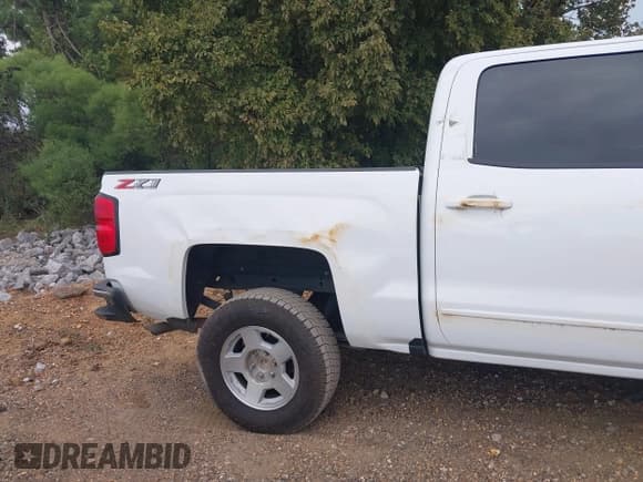 ✅ 2018 Chevrolet Silverado 1500 LT • VIN: 3GCUKRECXJG240057 • Лот: 43256561. Опубликован ранее на IAAI с пробегом 187 161 миль. Бесплатный доступ к архиву аукционных продаж из США и подробный отчёт об истории автомобиля на DreamBid. Изображение 19.