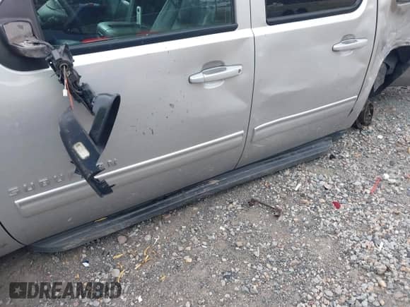 2014 Chevrolet Suburban LT z VIN 1GNSCJE0XER203597, wystawiony jako IAAI lot #42215407 z przebiegiem 186 556 mil mil oraz . Historia ofert i sprzedaży dostępna na DreamBid. Obrazek 19.