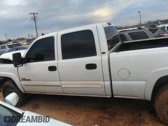 ✅ 2006 Chevrolet Silverado 2500HD LT3 • VIN: 1GCHK23D26F190154 • Лот: 41173966. Опубликован ранее на IAAI с пробегом 296 361 миль. Бесплатный доступ к архиву аукционных продаж из США и подробный отчёт об истории автомобиля на DreamBid. Изображение 14.