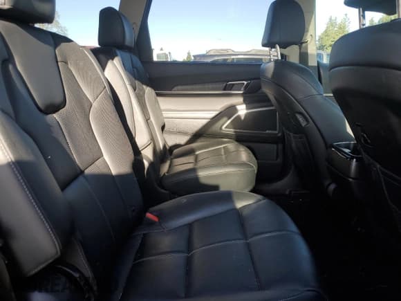 ✅ 2023 Kia Telluride EX X-Line • VIN: 5XYP3DGC3PG403391 • Lot: 92911245. Listed on Copart with 50,475 mi. Free auction sales archive from the USA and detailed vehicle history report at DreamBid. Image 11.