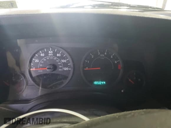 ✅ 2007 Jeep Compass Sport • VIN: 1J8FT47WX7D196544 • Лот: 91876665. Опубликован ранее на Copart с пробегом 185 044 миль. Бесплатный доступ к архиву аукционных продаж из США и подробный отчёт об истории автомобиля на DreamBid. Изображение 9.