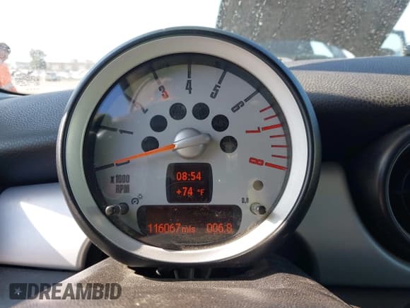 ✅ 2010 MINI Clubman • VIN: WMWML3C53ATX37790 • Lot: 43021021. Wystawiony na IAAI z przebiegiem 116 067 mil. Bezpłatny archiwum sprzedaży aukcyjnych z USA i szczegółowy raport historii pojazdu na DreamBid. Zdjęcie 7.