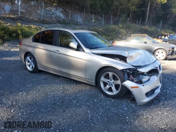 ✅ 2013 BMW 3 Series 328i xDrive • VIN: WBA3B5C53DF595082 • Lot: 84819145. Wystawiony na Copart z przebiegiem 118 437 mil. Bezpłatny archiwum sprzedaży aukcyjnych z USA i szczegółowy raport historii pojazdu na DreamBid. Zdjęcie 4.