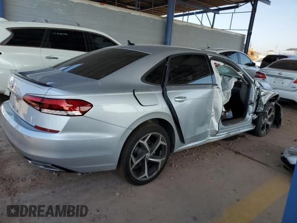 ✅ 2020 Volkswagen Passat R-Line • VIN: 1VWMA7A30LC018515 • Lot: 68529315. Wystawiony na Copart z przebiegiem 33 923 mil. Bezpłatny archiwum sprzedaży aukcyjnych z USA i szczegółowy raport historii pojazdu na DreamBid. Zdjęcie 3.