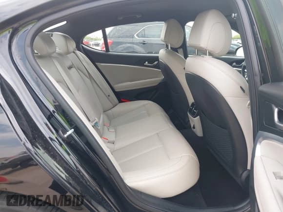 ✅ 2023 Genesis G70 2.0T • VIN: KMTG34TAXPU125643 • Lot: 42120428. Wystawiony na IAAI z przebiegiem 31 082 mil. Bezpłatny archiwum sprzedaży aukcyjnych z USA i szczegółowy raport historii pojazdu na DreamBid. Zdjęcie 8.