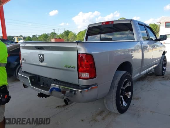 ✅ 2009 Dodge 1500 SLT • VIN: 1D3HV18T89S810106 • Lot: 41535924. Wystawiony na IAAI z przebiegiem 139 167 mil. Bezpłatny archiwum sprzedaży aukcyjnych z USA i szczegółowy raport historii pojazdu na DreamBid. Zdjęcie 4.