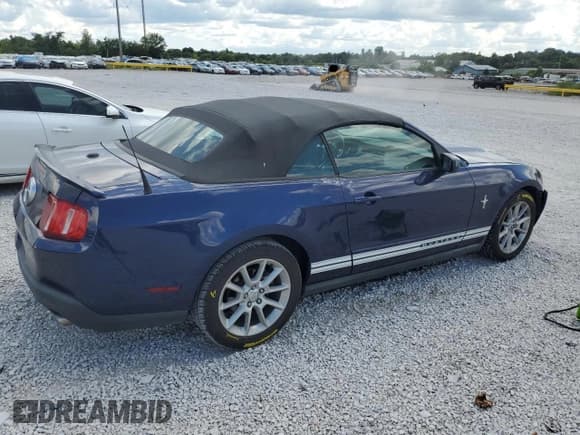 ✅ 2011 Ford Mustang V6 • VIN: 1ZVBP8EM2B5130993 • Lot: 68517615. Listed on Copart with 32,829 mi. Free auction sales archive from the USA and detailed vehicle history report at DreamBid. Image 3.