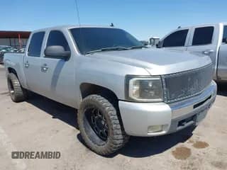 2011 Chevrolet Silverado 1500 LT z VIN 3GCPKSE3XBG176561, wystawiony jako IAAI lot #42926950 z przebiegiem 193 828 mil mil oraz . Historia ofert i sprzedaży dostępna na DreamBid. Obrazek 1.