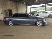 ✅ 2007 BMW 3 Series 335i • VIN: WBAWL735X7PX42731 • Lot: 42362319. Wystawiony na IAAI z przebiegiem 64 372 mil. Bezpłatny archiwum sprzedaży aukcyjnych z USA i szczegółowy raport historii pojazdu na DreamBid. Zdjęcie 13.