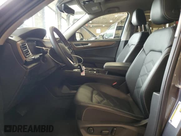 ✅ 2024 Volkswagen Atlas SE • VIN: 1V2KR2CA5RC502446 • Lot: 69026025. Listed on Copart with 34,946 mi. Free auction sales archive from the USA and detailed vehicle history report at DreamBid. Image 7.