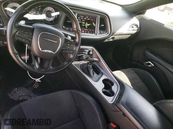 ✅ 2019 Dodge Challenger R/T Scat Pack • VIN: 2C3CDZFJ2KH724278 • Lot: 45249714. Wystawiony na Copart z przebiegiem 29 599 mil. Bezpłatny archiwum sprzedaży aukcyjnych z USA i szczegółowy raport historii pojazdu na DreamBid. Zdjęcie 8.