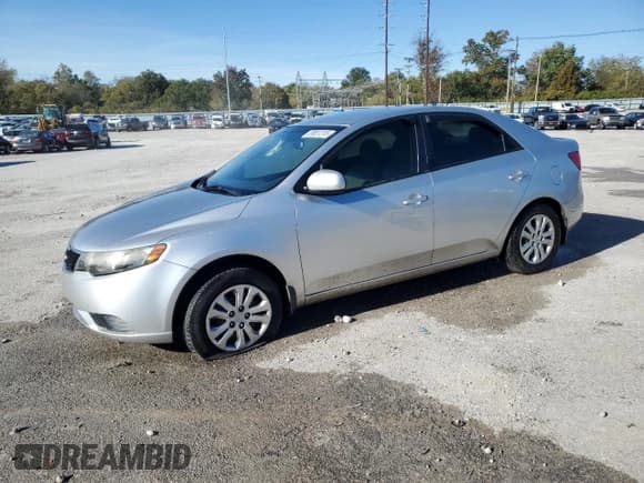 ✅ 2012 Kia Forte LX • VIN: KNAFT4A2XC5583948 • Лот: 89551285. Опубликован ранее на Copart с пробегом 270 318 миль. Бесплатный доступ к архиву аукционных продаж из США и подробный отчёт об истории автомобиля на DreamBid. Изображение 1.