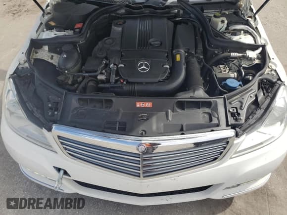 ✅ 2013 Mercedes-Benz C 250 Sport • VIN: WDDGF4HB7DA860283 • Лот: 82399705. Опубликован ранее на Copart с пробегом 90 356 миль. Бесплатный доступ к архиву аукционных продаж из США и подробный отчёт об истории автомобиля на DreamBid. Изображение 11.