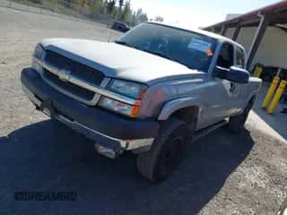 2004 Chevrolet Silverado 2500HD LS z VIN 1GCHK29294E264047, wystawiony jako IAAI lot #43403009 z przebiegiem 138 810 mil mil oraz . Historia ofert i sprzedaży dostępna na DreamBid. Obrazek 2.