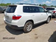 ✅ 2011 Toyota Highlander • VIN: 5TDZK3EH5BS027325 • Lot: 42612984. Wystawiony na IAAI z przebiegiem 65 608 mil. Bezpłatny archiwum sprzedaży aukcyjnych z USA i szczegółowy raport historii pojazdu na DreamBid. Zdjęcie 4.