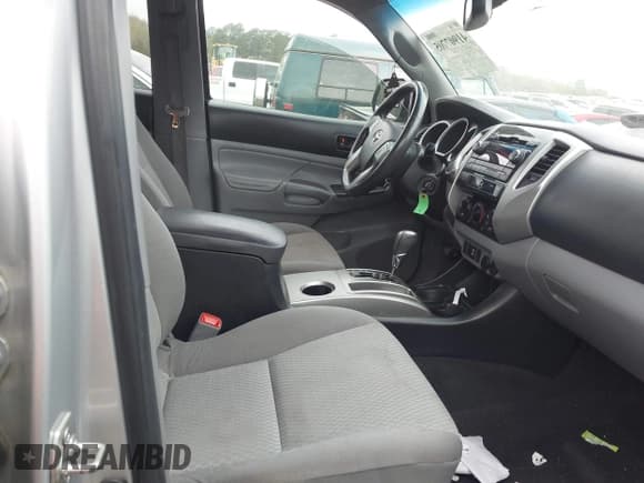 ✅ 2012 Toyota Tacoma PreRunner • VIN: 3TMKU4HN0CM033568 • Lot: 41907705. Wystawiony na IAAI z przebiegiem 207 206 mil. Bezpłatny archiwum sprzedaży aukcyjnych z USA i szczegółowy raport historii pojazdu na DreamBid. Zdjęcie 5.