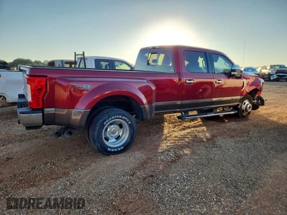 ✅ 2017 Ford F-350 Lariat • VIN: 1FT8W3DT0HEB74141 • Лот: 81325805. Опубликован ранее на Copart с пробегом 114 011 миль. Бесплатный доступ к архиву аукционных продаж из США и подробный отчёт об истории автомобиля на DreamBid. Изображение 3.