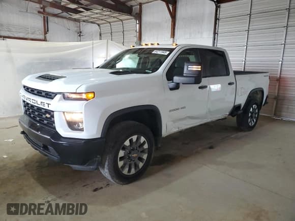 ✅ 2023 Chevrolet Silverado 2500HD Custom • VIN: 1GC4YME79PF136125 • Lot: 64211945. Wystawiony na Copart z przebiegiem 83 582 mil. Bezpłatny archiwum sprzedaży aukcyjnych z USA i szczegółowy raport historii pojazdu na DreamBid. Zdjęcie 1.