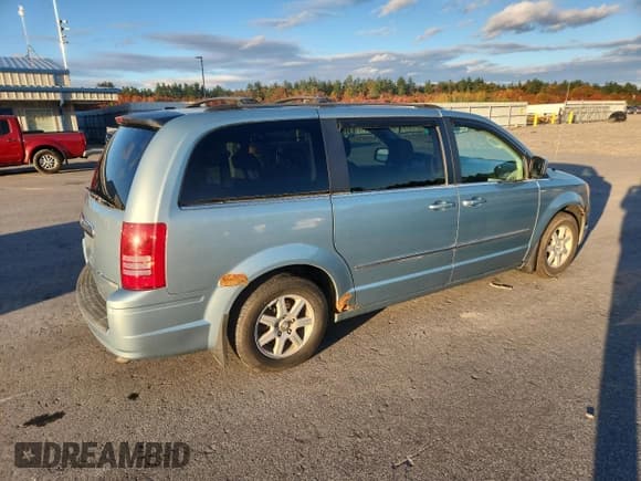 ✅ 2010 Chrysler Town & Country Touring Plus • VIN: 2A4RR8DX6AR320878 • Lot: 89564995. Wystawiony na Copart z przebiegiem 153 625 mil. Bezpłatny archiwum sprzedaży aukcyjnych z USA i szczegółowy raport historii pojazdu na DreamBid. Zdjęcie 3.