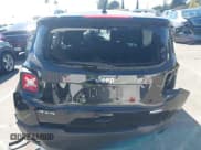 ✅ 2022 Jeep Renegade Latitude • VIN: ZACNJDB15NPN79453 • Lot: 43076701. Wystawiony na IAAI z przebiegiem Nie podano. Bezpłatny archiwum sprzedaży aukcyjnych z USA i szczegółowy raport historii pojazdu na DreamBid. Zdjęcie 16.