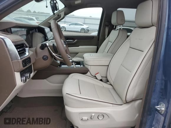 ✅ 2025 GMC Yukon Denali • VIN: 1GKS2DRL1SR247179 • Лот: 71278315. Опубликован ранее на Copart с пробегом 7 230 миль. Бесплатный доступ к архиву аукционных продаж из США и подробный отчёт об истории автомобиля на DreamBid. Изображение 7.