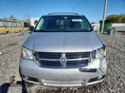 ✅ 2010 Dodge Grand Caravan SXT • VIN: 2D4RN5D11AR482917 • Лот: 89740315. Опубликован ранее на Copart с пробегом 249 343 миль. Бесплатный доступ к архиву аукционных продаж из США и подробный отчёт об истории автомобиля на DreamBid. Изображение 5.