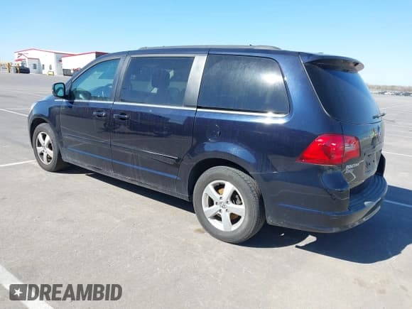 ✅ 2011 Volkswagen Routan SE • VIN: 2V4RW3DG0BR717690 • Lot: 42034312. Listed on IAAI with 131,983 mi. Free auction sales archive from the USA and detailed vehicle history report at DreamBid. Image 3.