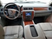 ✅ 2008 Chevrolet Suburban LTZ • VIN: 3GNFC16068G196071 • Лот: 90414695. Опубликован ранее на Copart с пробегом 168 373 миль. Бесплатный доступ к архиву аукционных продаж из США и подробный отчёт об истории автомобиля на DreamBid. Изображение 8.