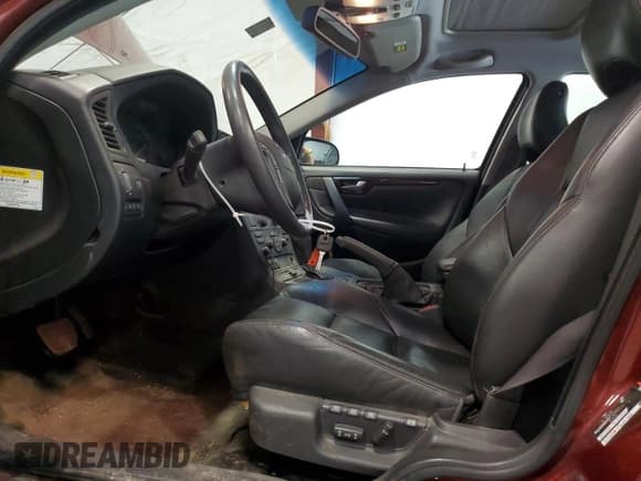 ✅ 2001 Volvo V70 • VIN: YV1SW53D612103815 • Lot: 61205855. Wystawiony na Copart z przebiegiem 112 016 mil. Bezpłatny archiwum sprzedaży aukcyjnych z USA i szczegółowy raport historii pojazdu na DreamBid. Zdjęcie 7.