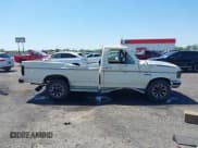 ✅ 1987 Ford F-250 • VIN: 1FTHF2518HKA08300 • Lot: 41984273. Wystawiony na IAAI z przebiegiem 37 267 mil. Bezpłatny archiwum sprzedaży aukcyjnych z USA i szczegółowy raport historii pojazdu na DreamBid. Zdjęcie 12.